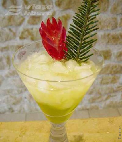 Ora de cocktail – Abbey şi Alaska 