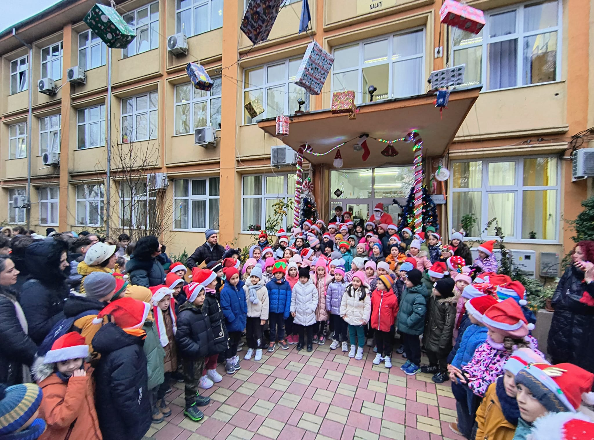 Concert caritabil de colinde la Școala Gimnazială Nr. 7. Ce se va face cu banii strânşi