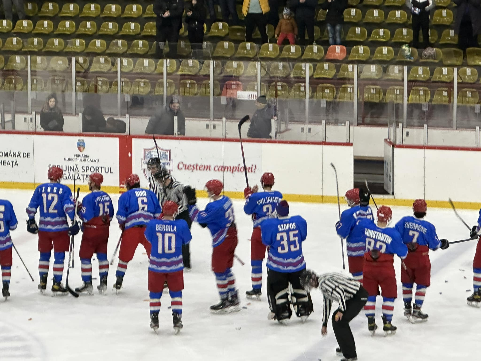 Start în noul sezon de hochei