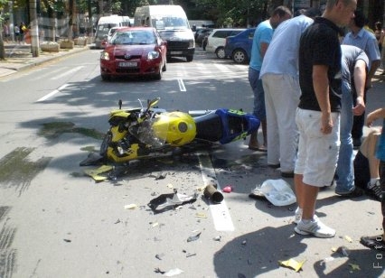 Trei, Doamne, şi toţi pe câte două roţi!