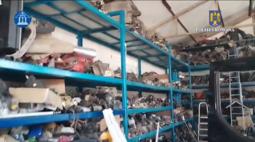 Zeci de tone de piese auto, confiscate de poliție