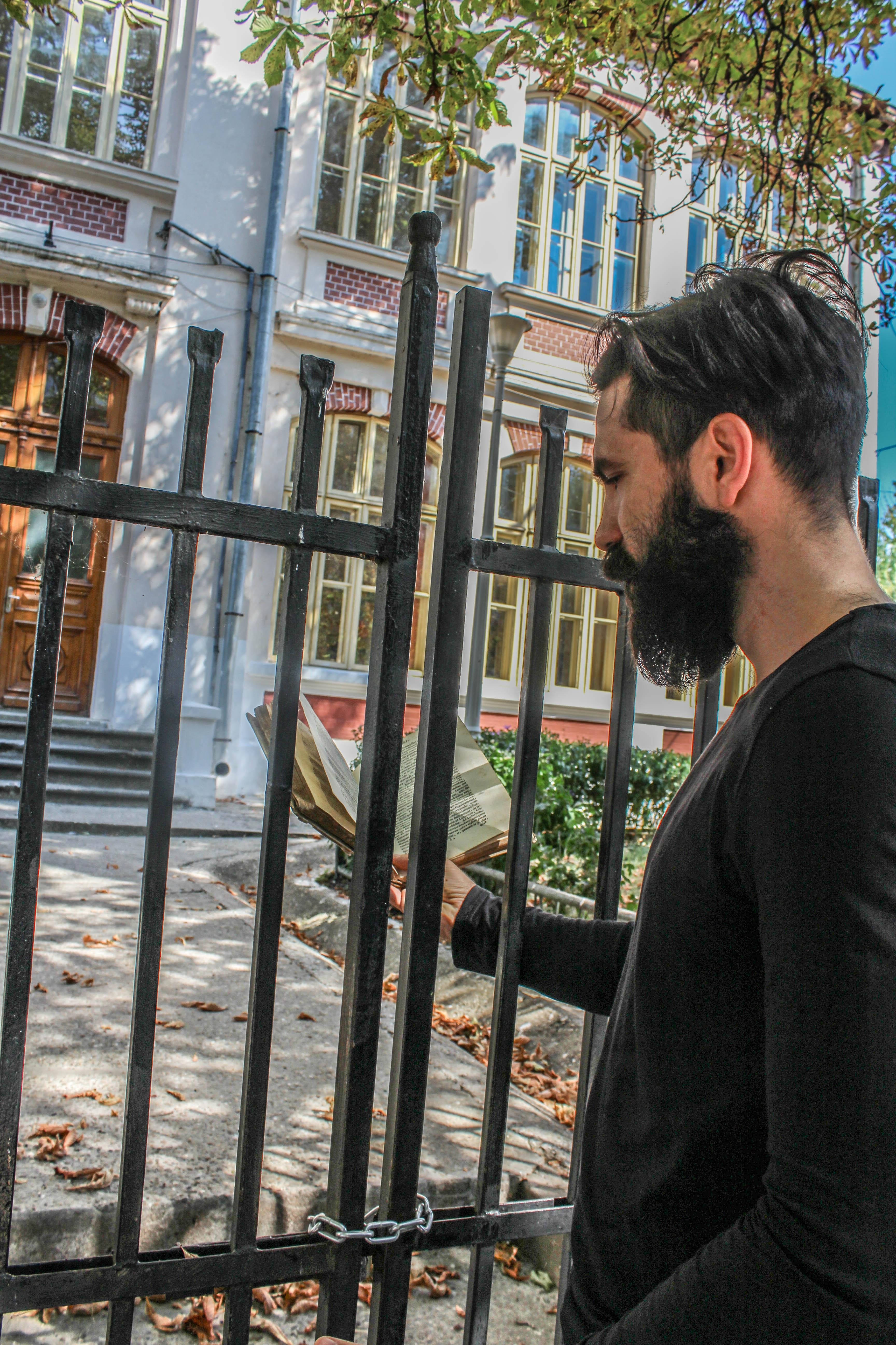 România pe hârtie în 100 de chipuri. Despre ambiții și cărți