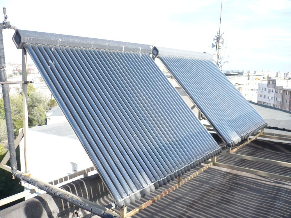 O asociaţie cu iniţiativă: 48 de familii gălăţene beneficiază de apă încălzită la soare