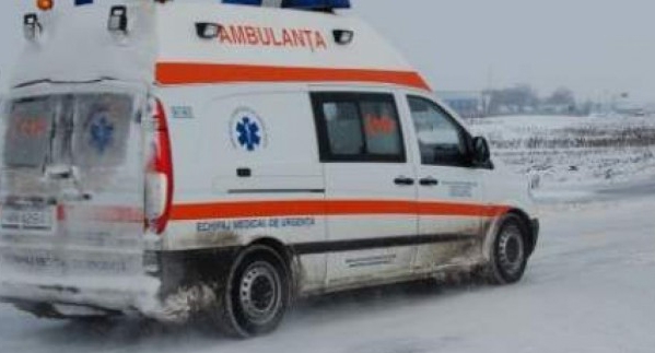IARNA LA GALAŢI/ Ambulanţă blocată în trafic, din cauza viscolului