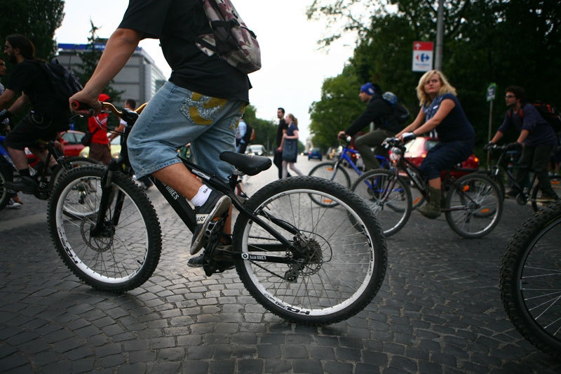 BICICLIŞTII fac punte între Galaţi şi Brăila, de Ziua Mondială fără Maşini