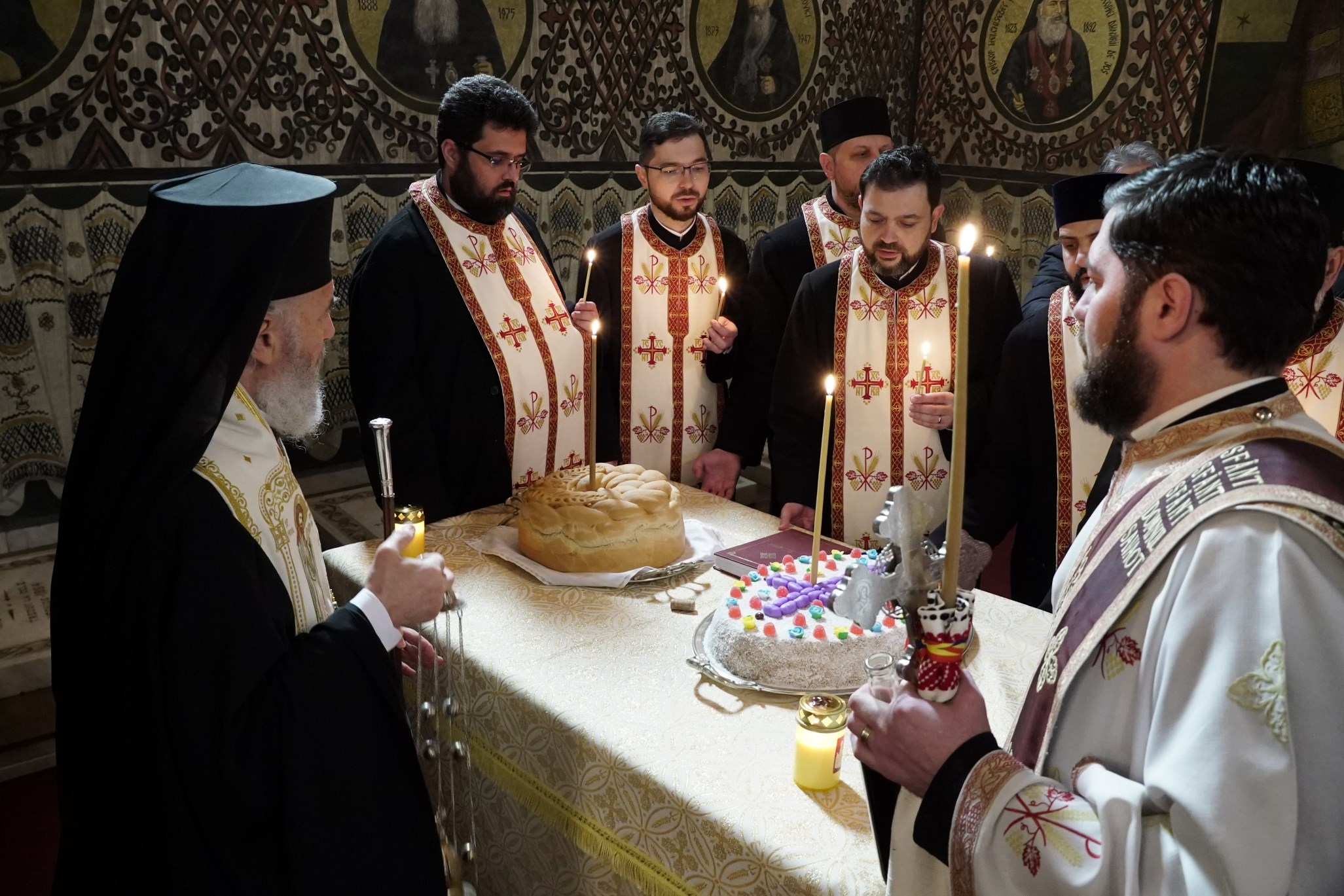 Parastas pentru trei mari ierarhi ai Bisericii