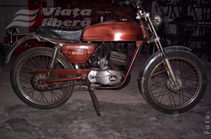 Tamponare între mopedişti