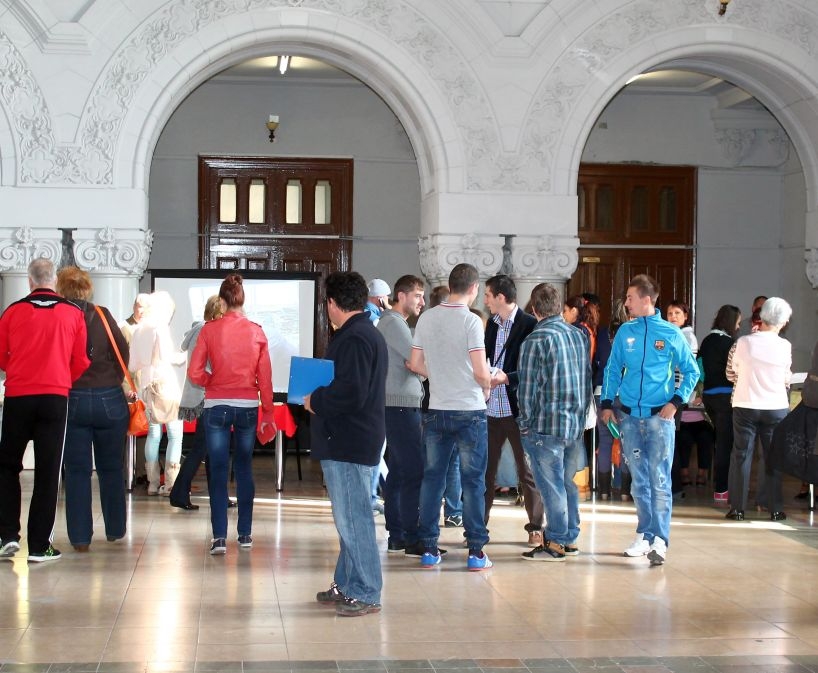 Bursa locurilor de muncă / Concurenţă pe slujbele din Combinatul Siderurgic