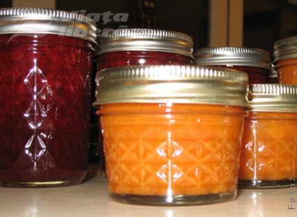 110 kilograme de gemuri şi dulceţuri, verificate de Protecţia Consumatorului 