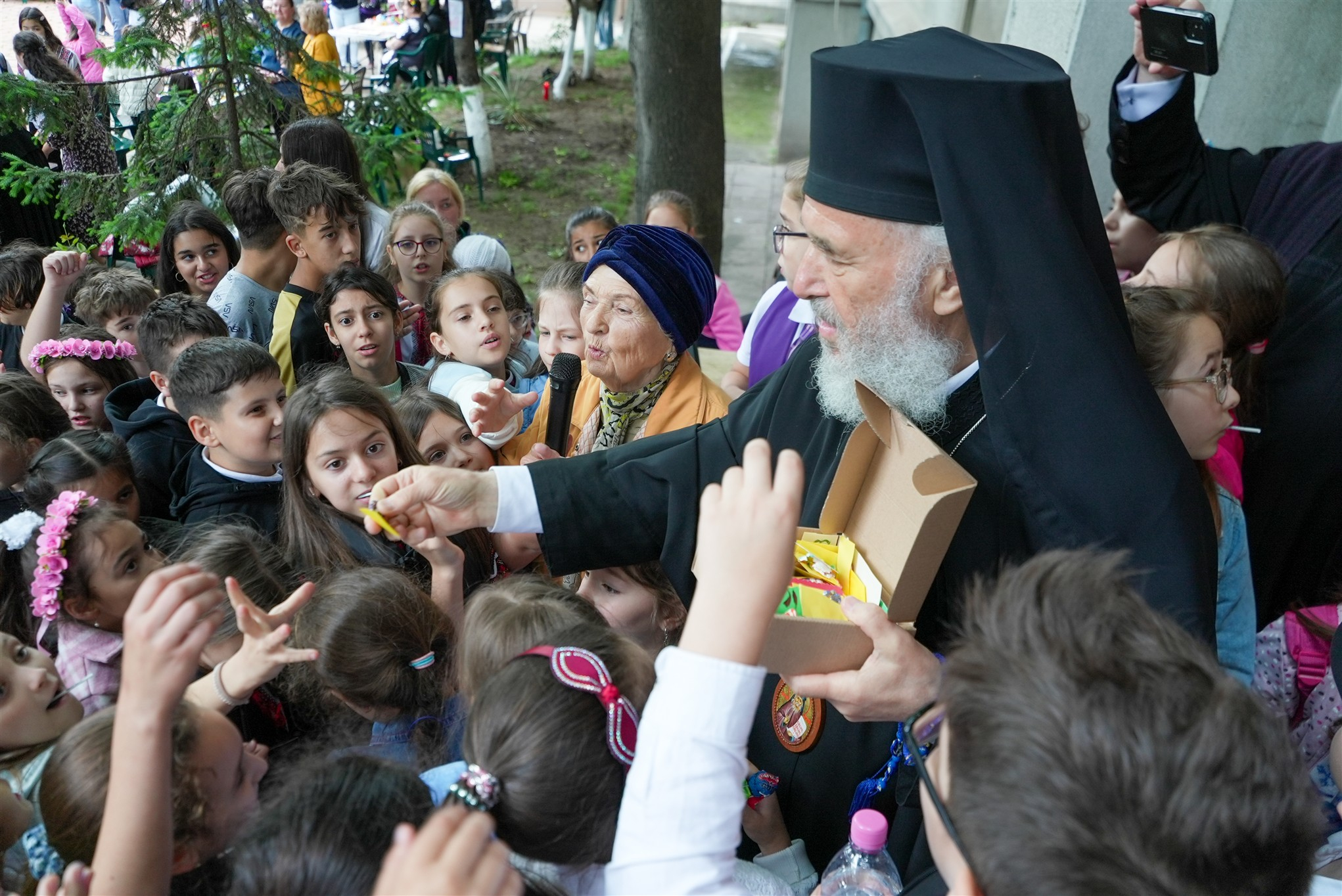 Bucurie şi iubire pentru copiii Galaţiului