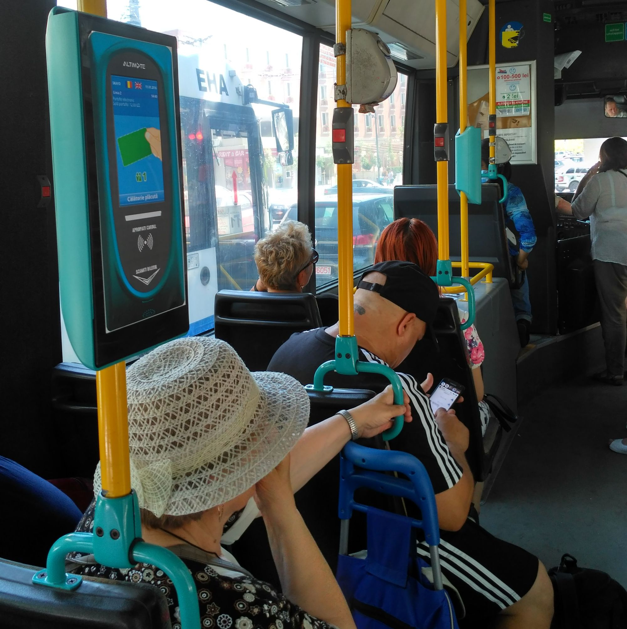 Autobuze fără aer condiţionat, dar cu validatoare moderne | Contraste izbitoare în transportul public (FOTO)