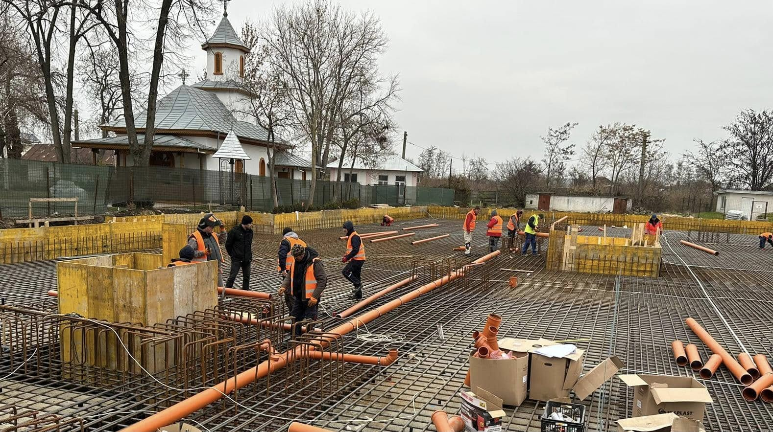 Se finalizează turnarea fundației noului spital din Tecuci