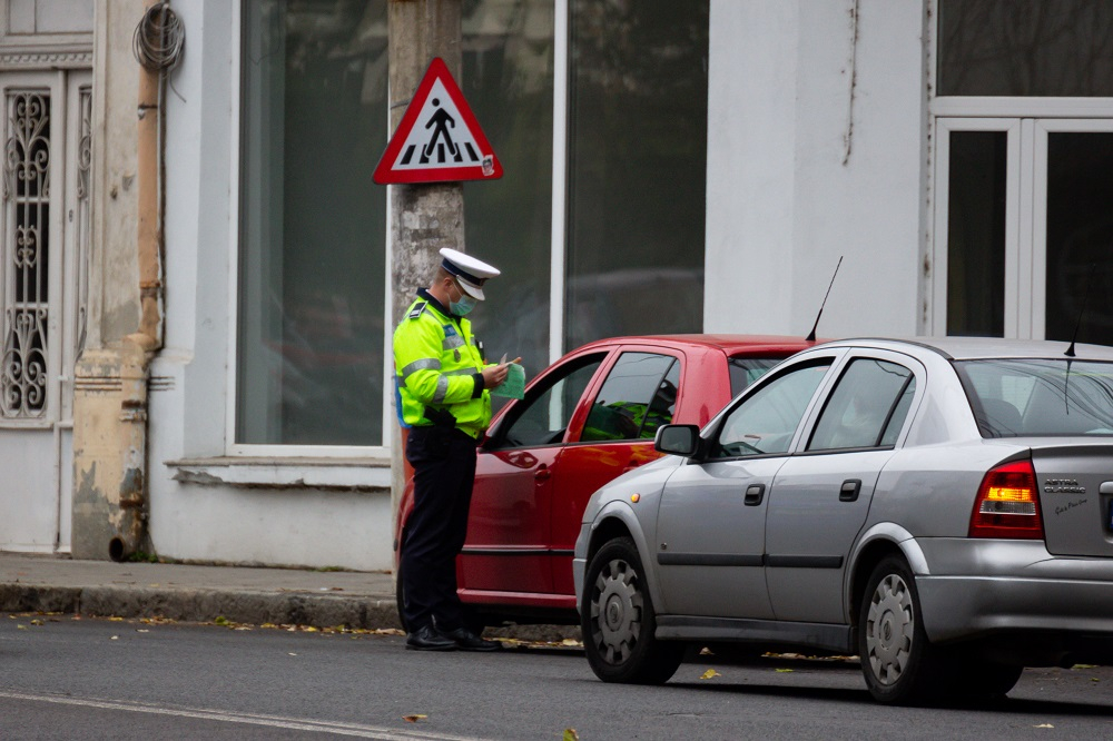 Depistat în trafic cu permis moldovenesc fals