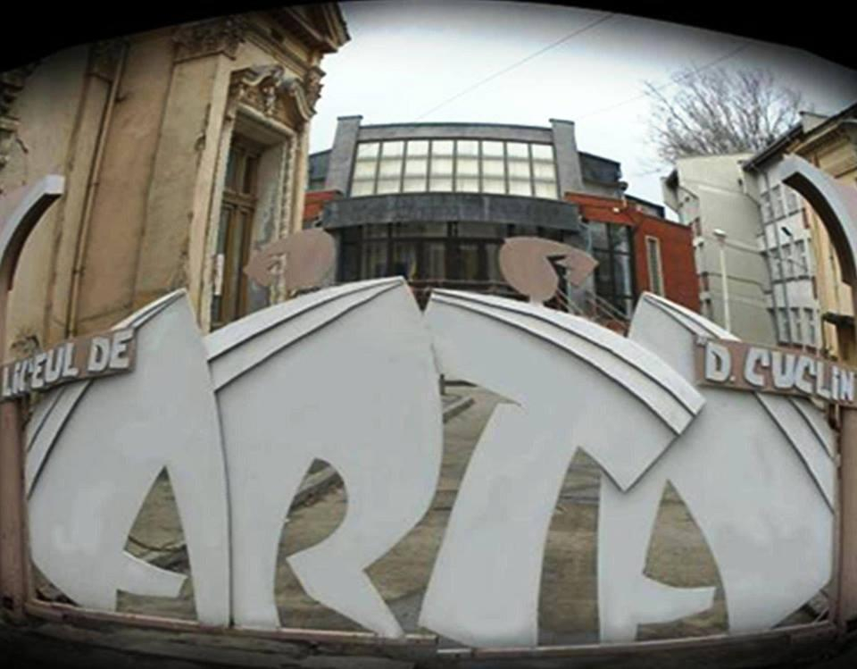 Spectacol pentru cumpărarea de mobilier şcolar