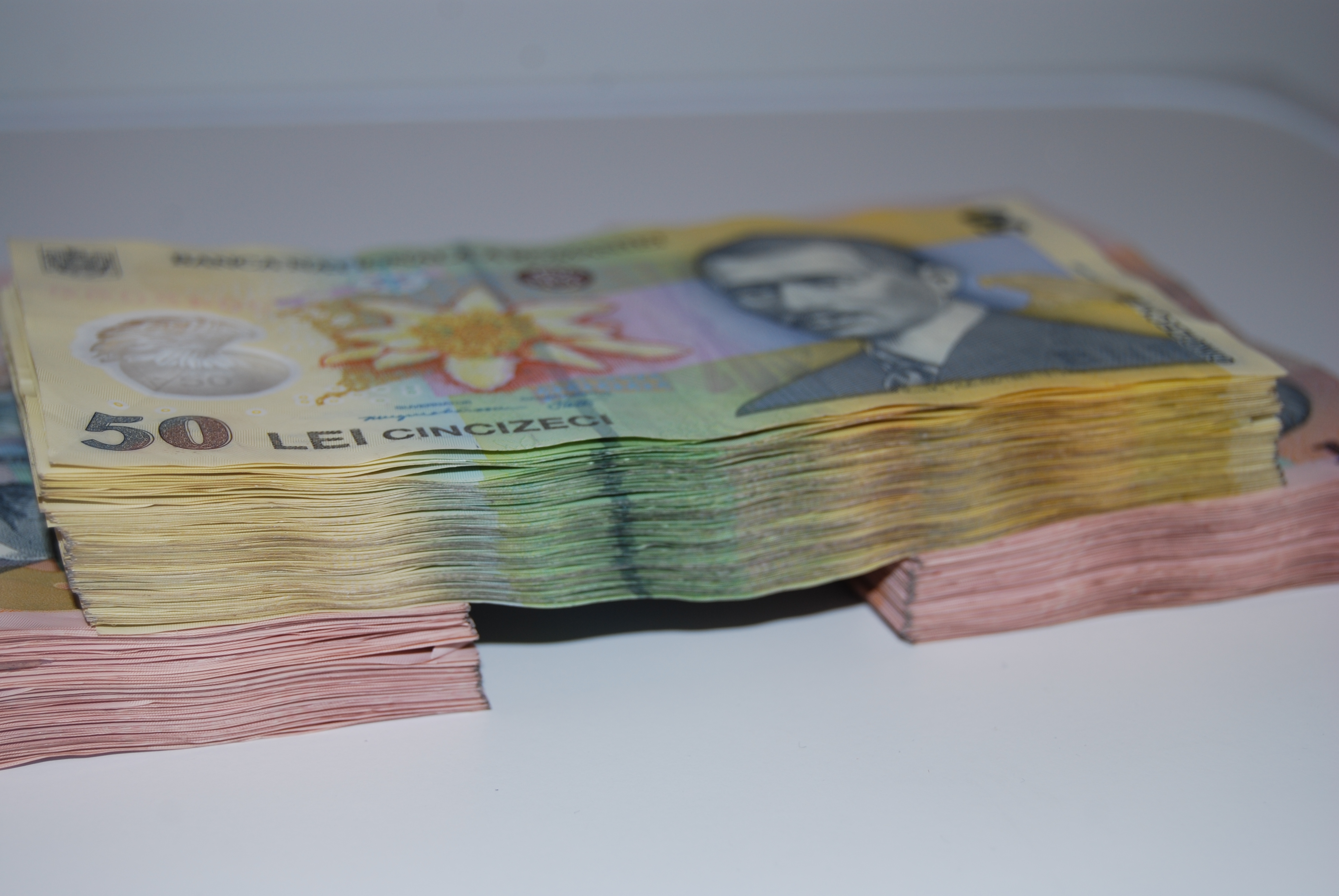 Patron gălăţean, acuzat de o evaziune-gigant