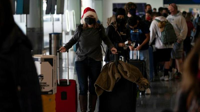 Efectul Omicron: 4.500 de curse aeriene, anulate în prima zi de Crăciun