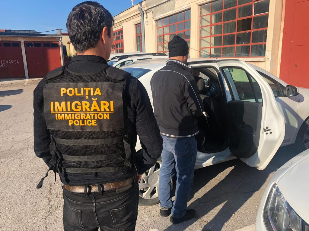 Veniți ilegal, refuzați de România