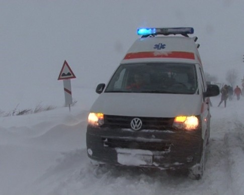 VRANCEA: Femeie accidentată mortal de o ambulanţă