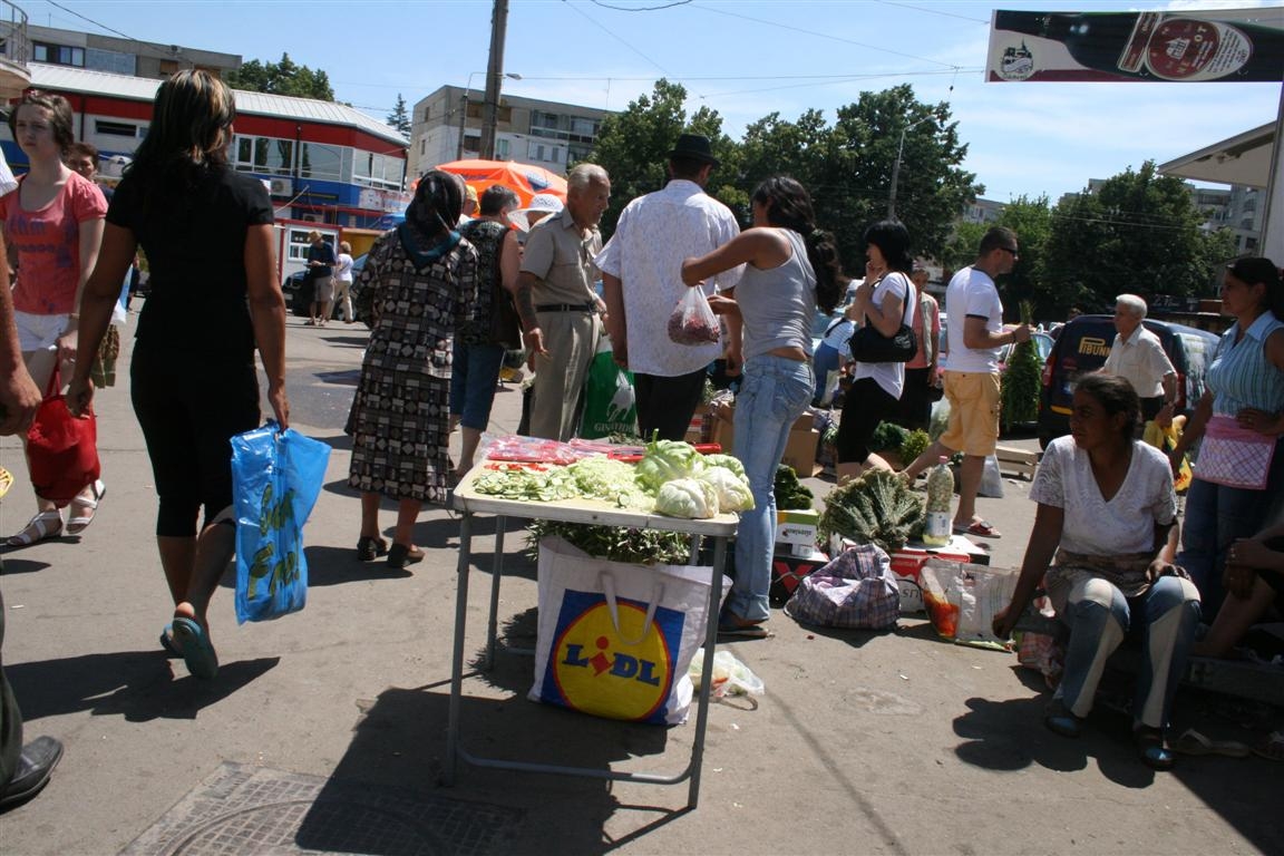 Licitaţie fără participanţi la Administraţia Pieţelor pentru peste 20 de spaţii vacante