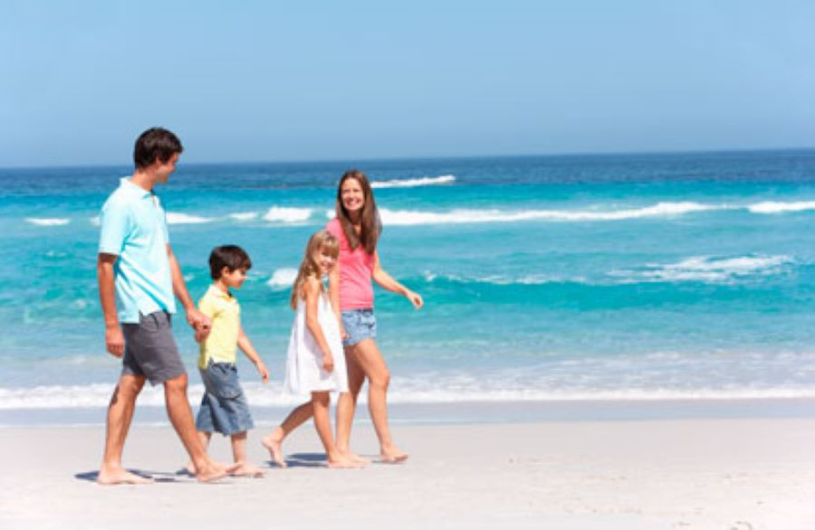 Românii își pot planifica deja vacanțele pe litoral pentru vara 2025, beneficiind de reduceri semnificative de până la 50% prin programul „Înscrieri Timpurii”.