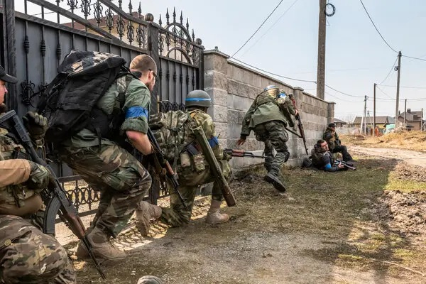 Armata rusă își accelerează înaintarea în Ucraina