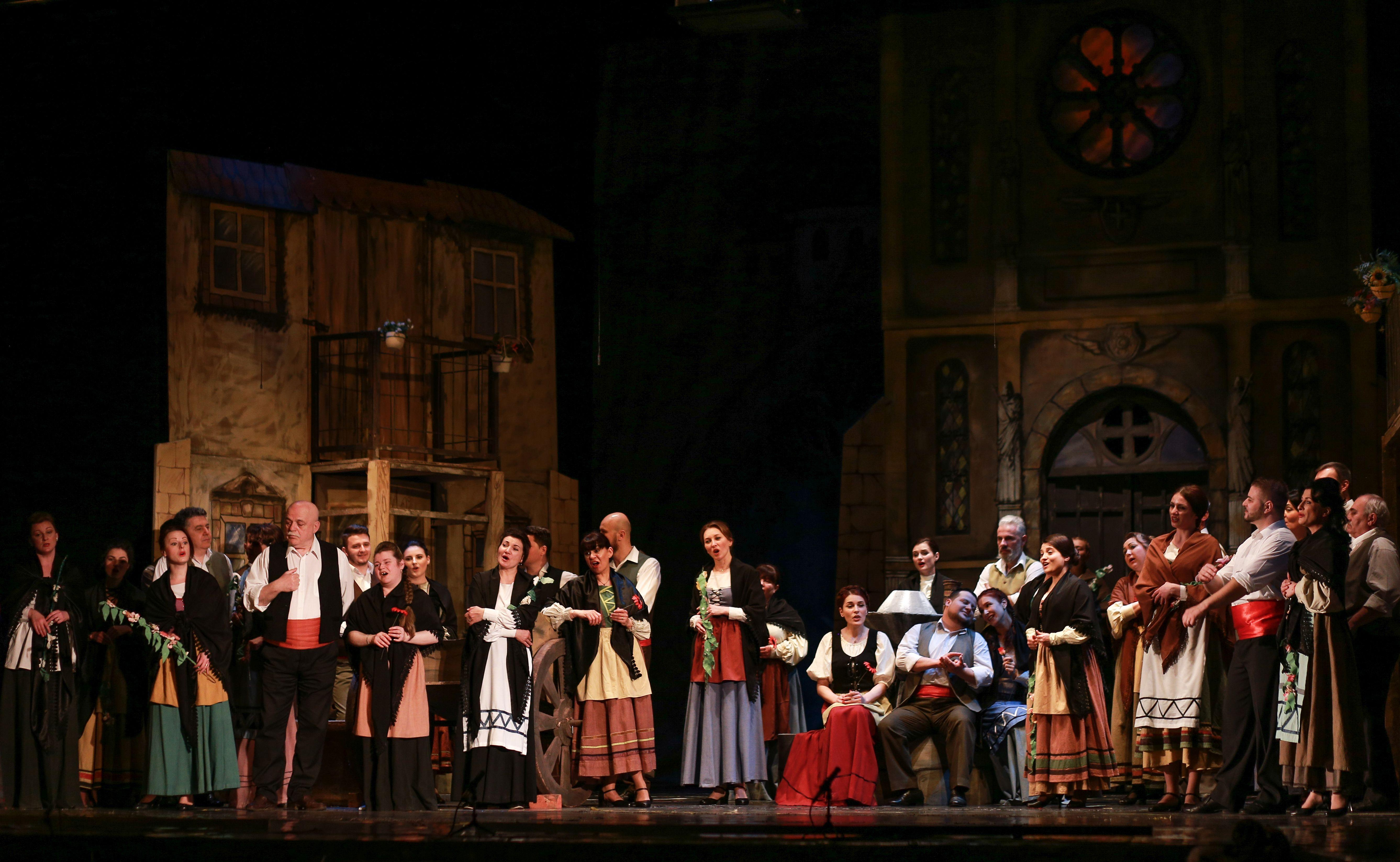 Coruri din opere celebre şi o comedie muzicală, la ”Leonard”