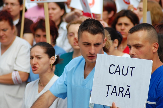 O delegaţie gălăţeană se alătură protestelor medicilor la Bucureşti