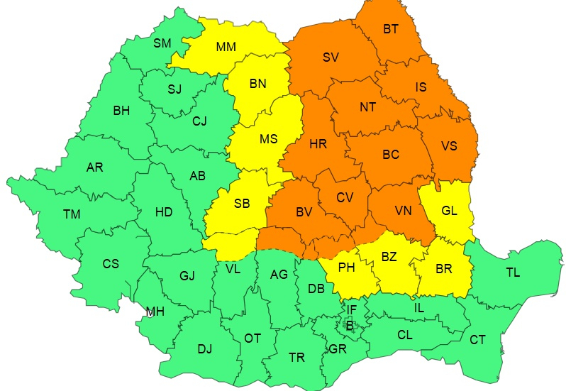 Avertizarea de ploi şi furtuni, prelungită până joi