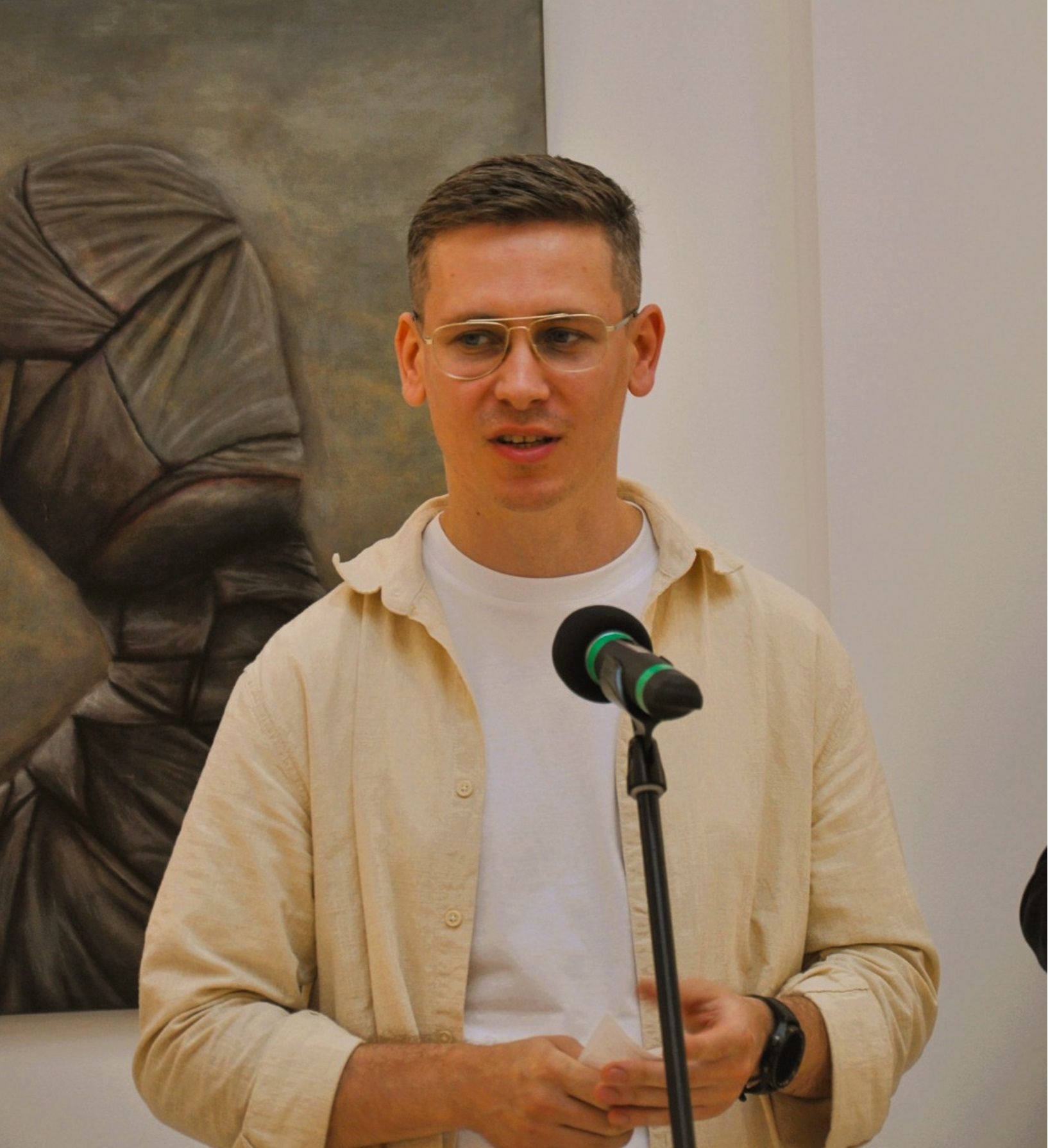 Călin Seredenco expune „Umbre fără nume”, la Casa Artelor