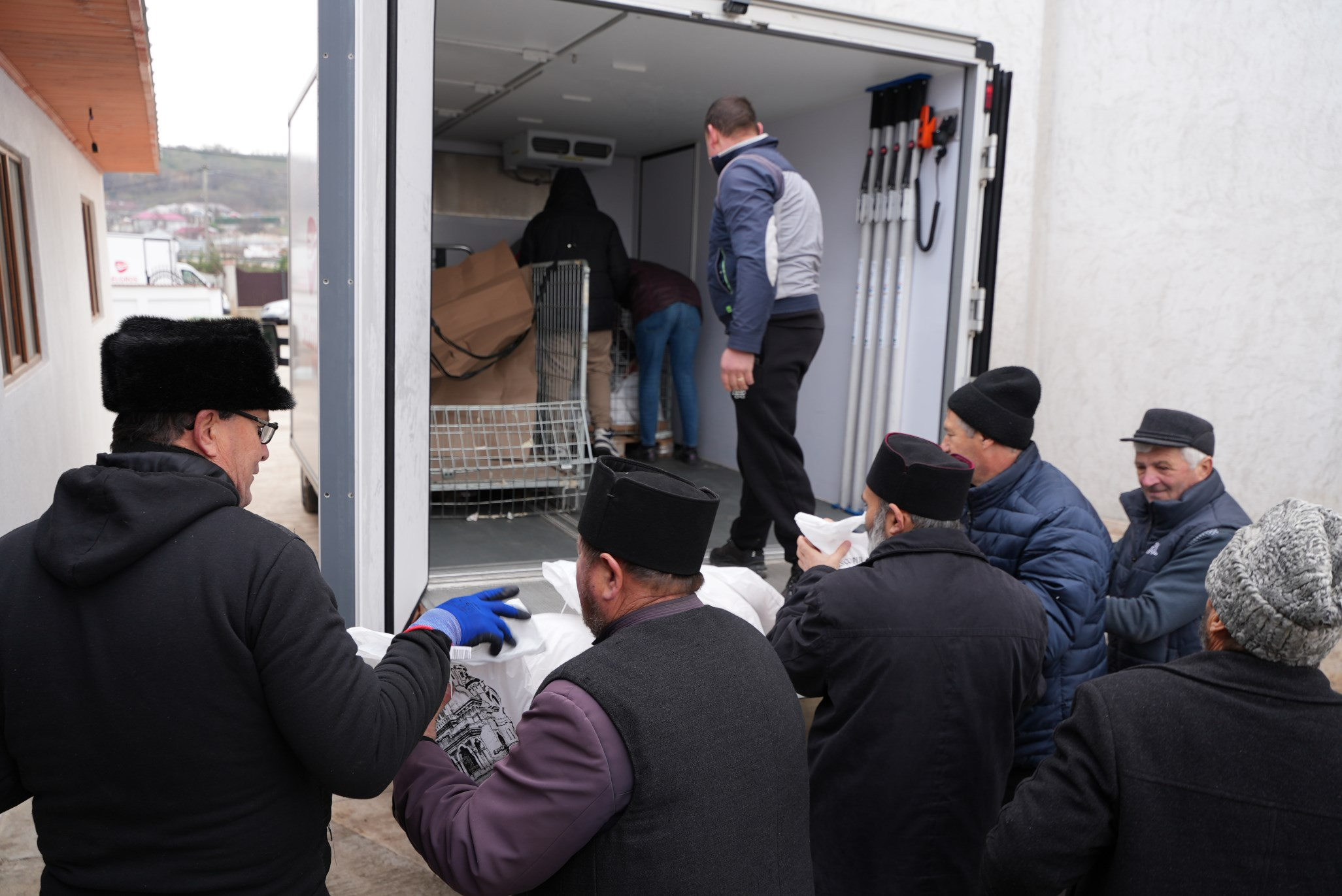 Daruri de Crăciun pentru familiile din zonele sinistrate