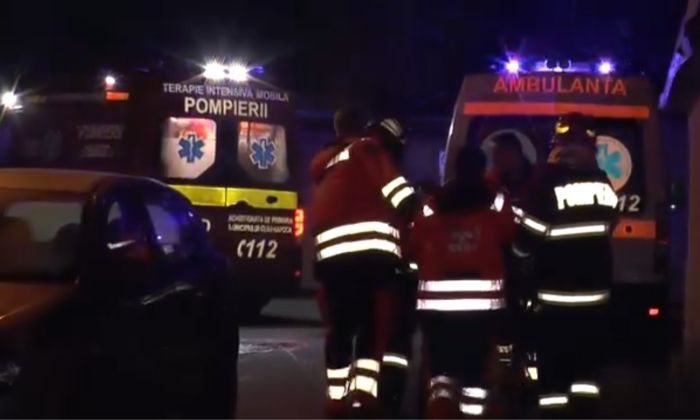 Traficul pe DN 25, grav perturbat după ce o mașină a intrat într-un TIR