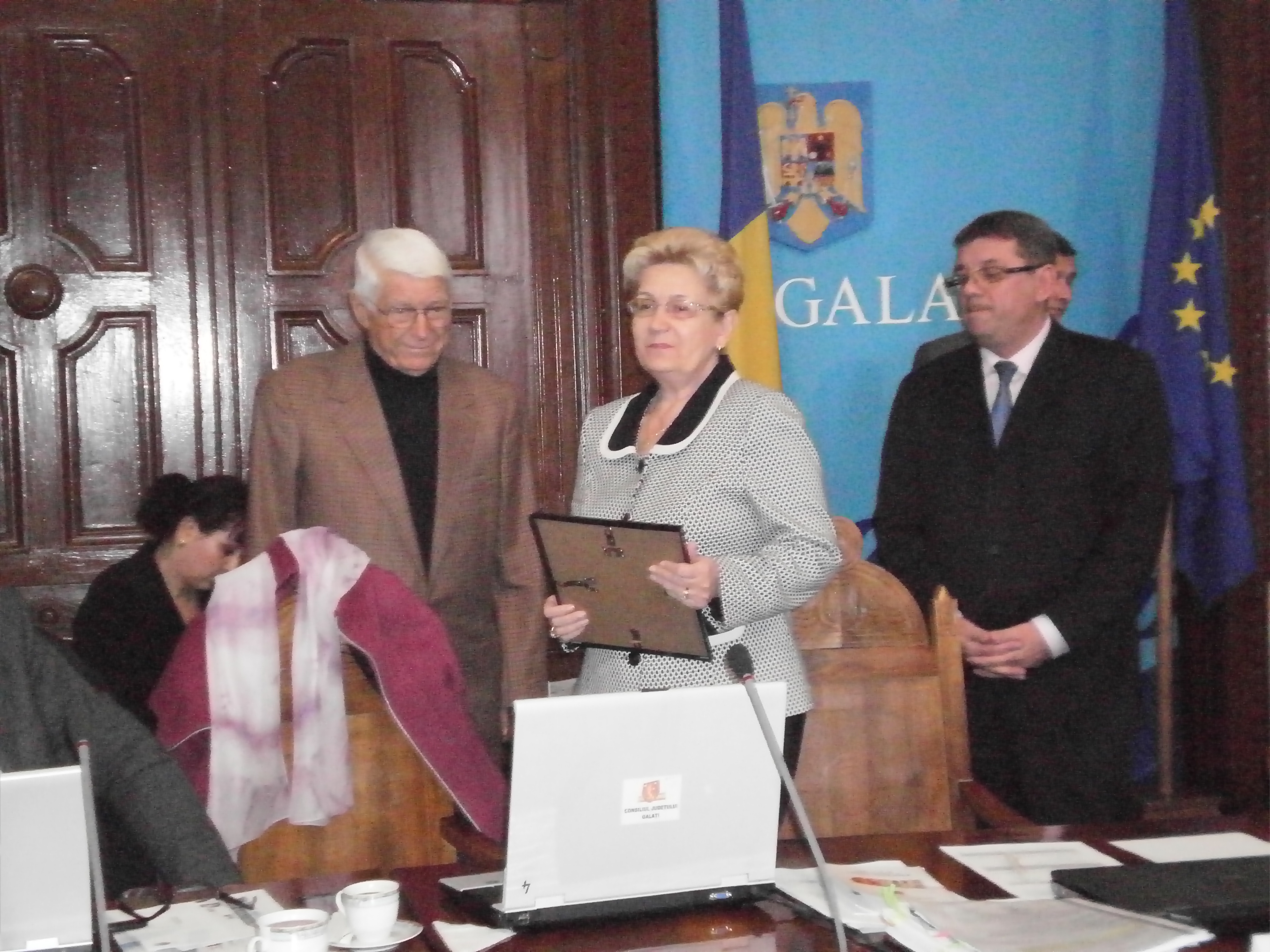 Diplomă de Onoare din partea Consiliului Judeţului pentru Nicolae Rainea, decanul de vârstă al Consiliului Local