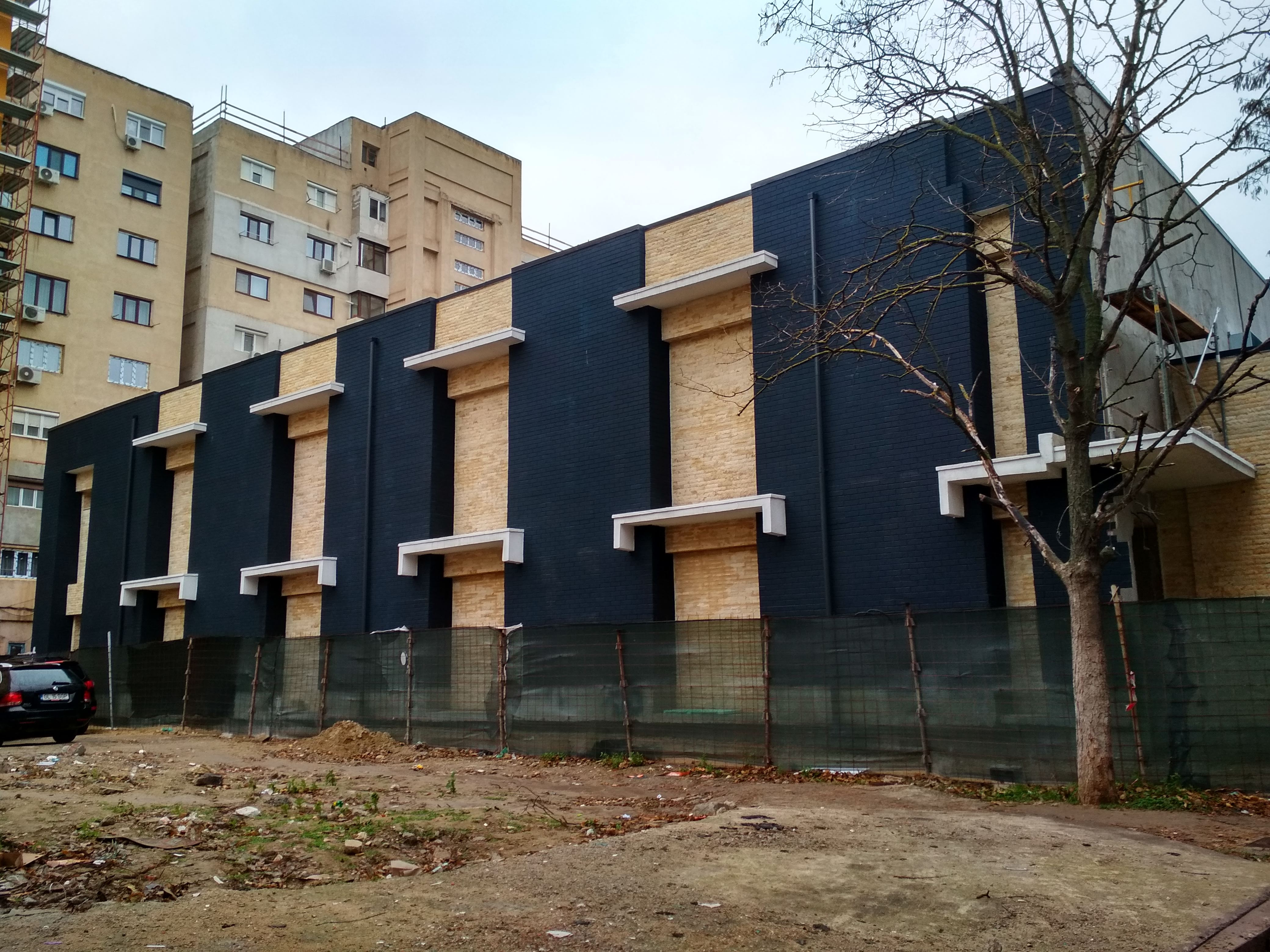 Cum renaşte din ruine fostul cinematograf „Dacia”, viitorul centru de robotică din Micro 21 (FOTO)