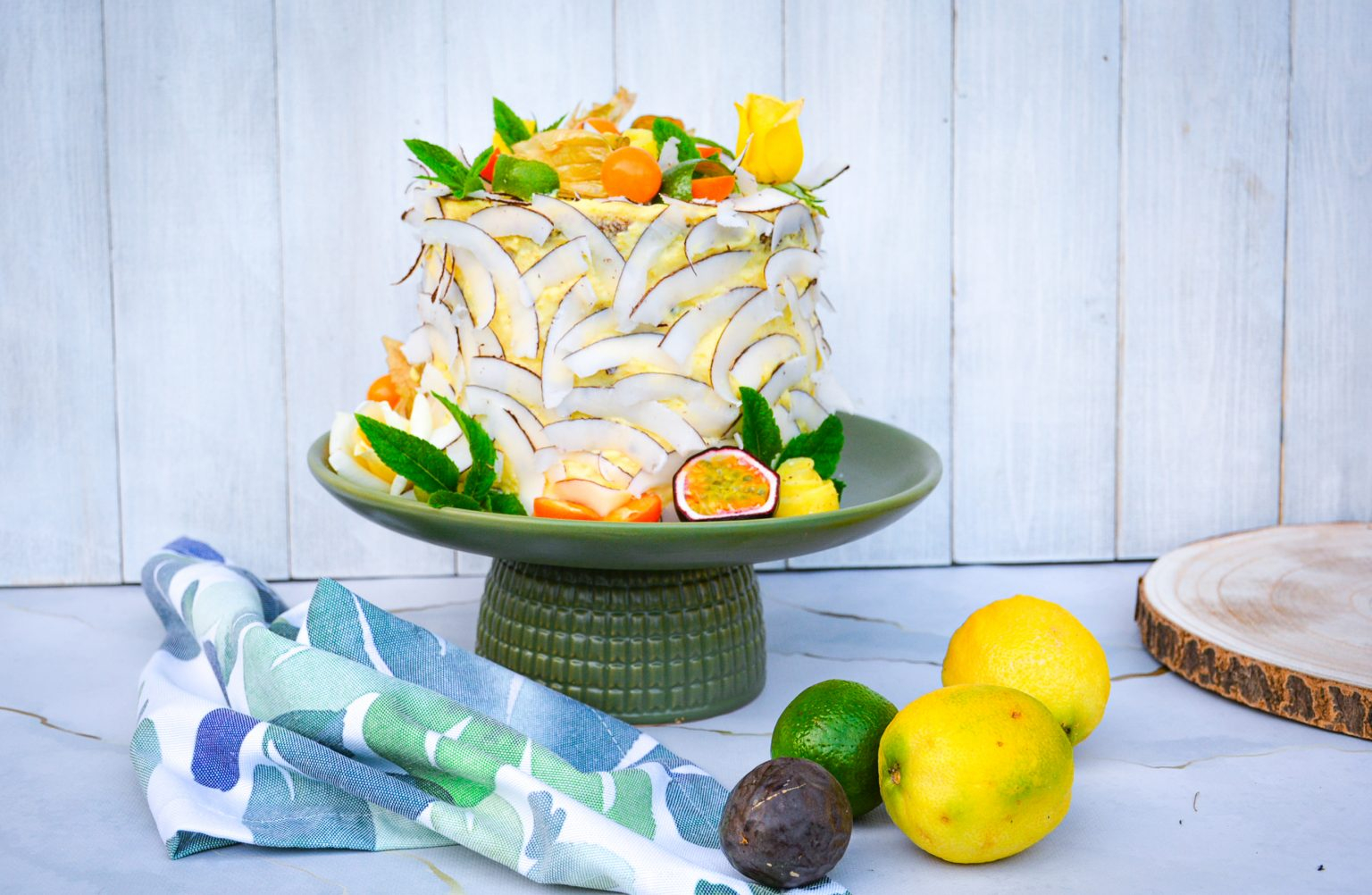 Tort fructat de vară, prospeţime caramelizată