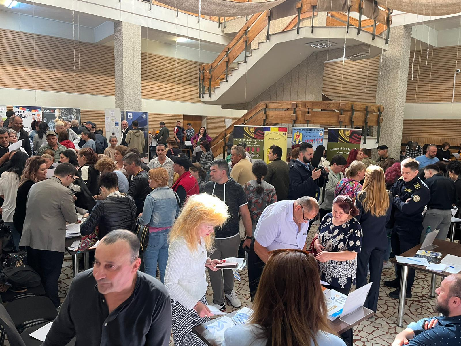 Gălățenii, prezență surprinzător de mare la Bursa locurilor de muncă