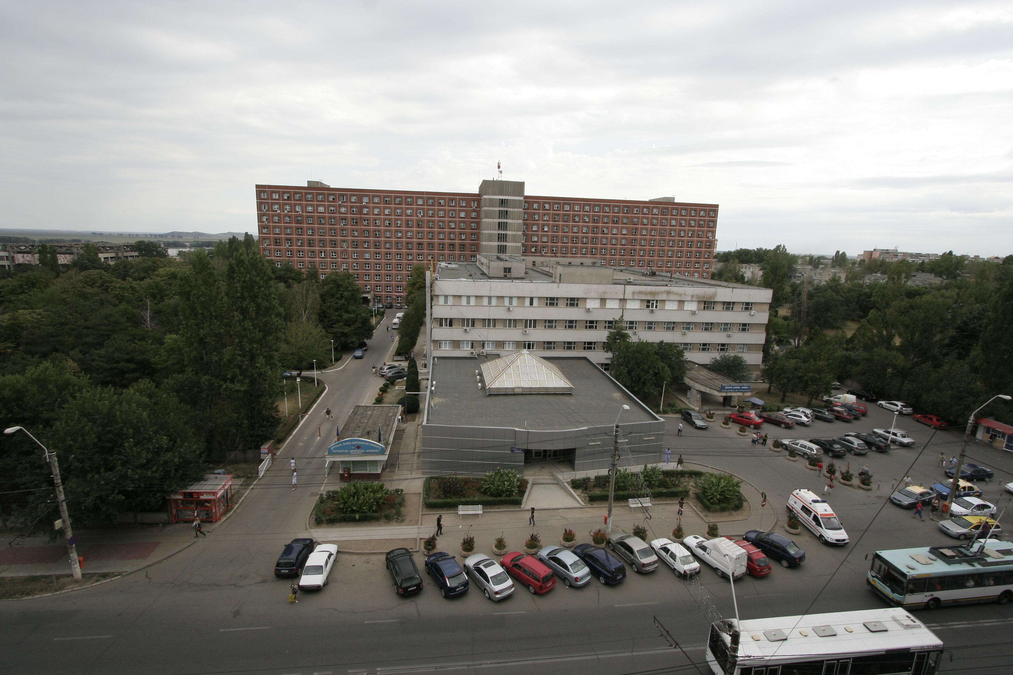 "Bătălie" pentru PARCAREA supraetajată de la Spitalul Judeţean din Galați