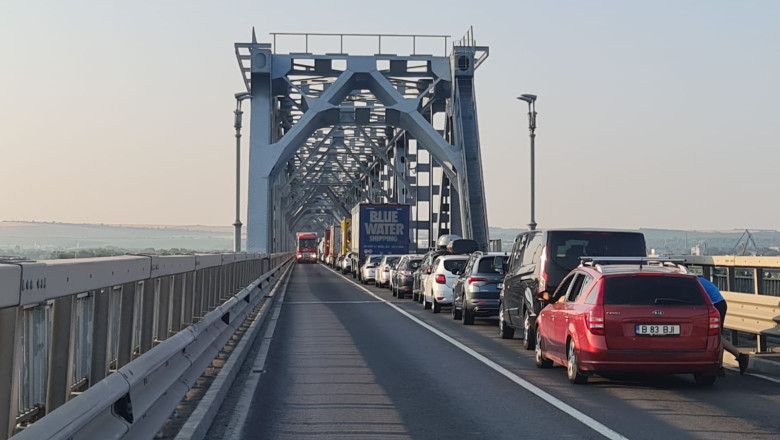 Cozi și timpi mari de așteptare pe podul Giurgiu - Ruse