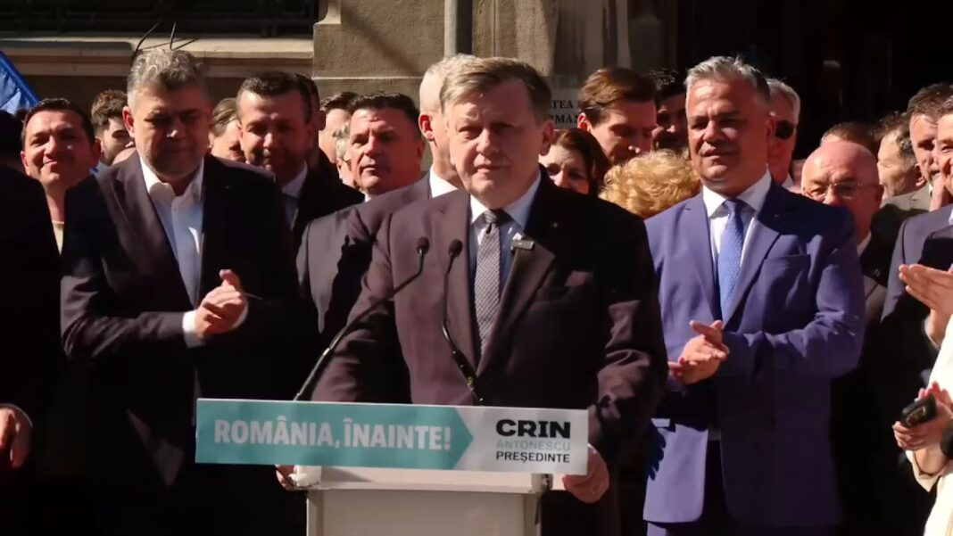 Crin Antonescu și-a depus candidatura la BEC: „Nu mă clatin, nu mă dau la o parte”