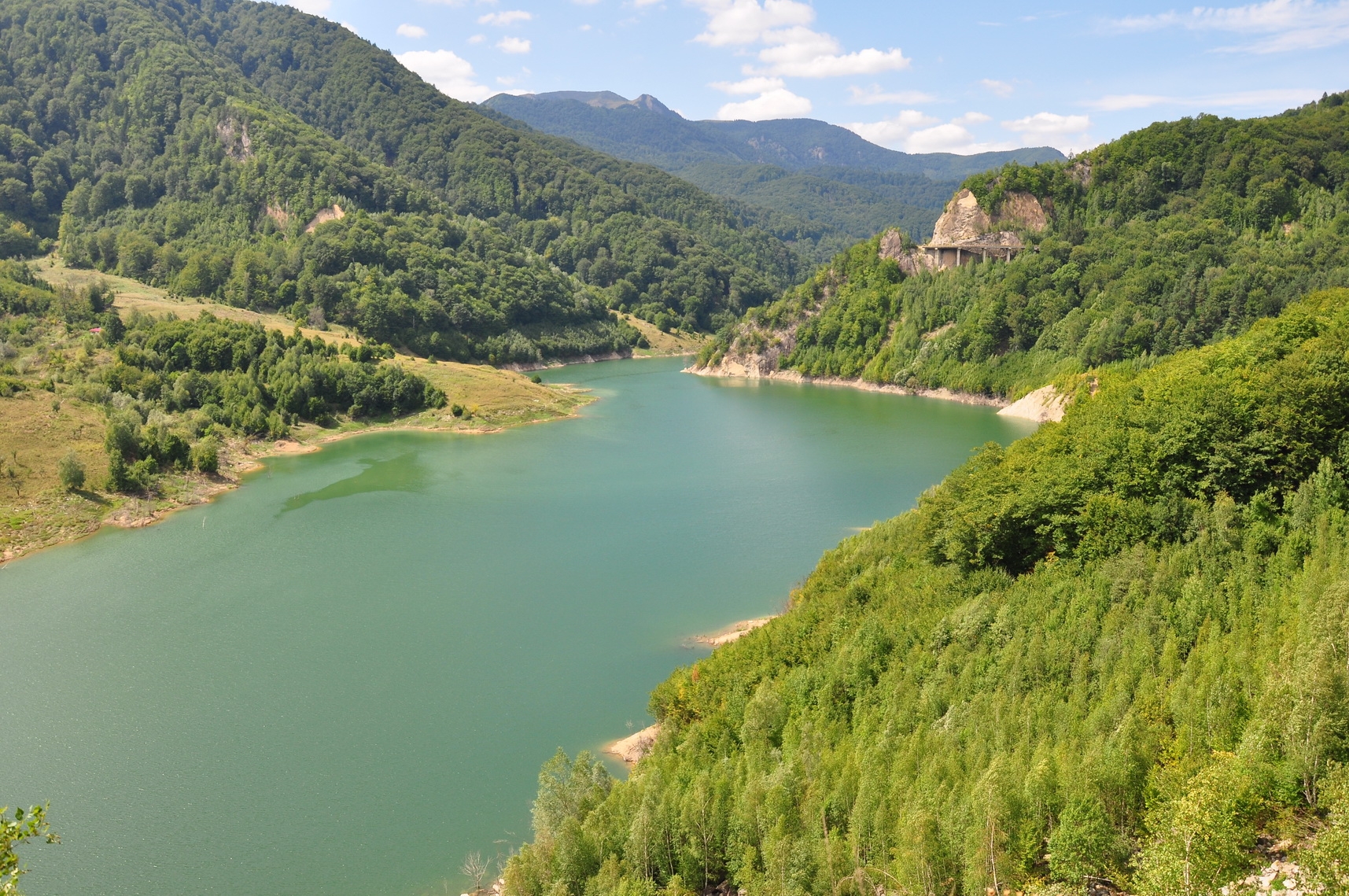 Cât COSTĂ să îţi faci CONCEDIUL în judeţul Buzău şi ce e de VIZITAT