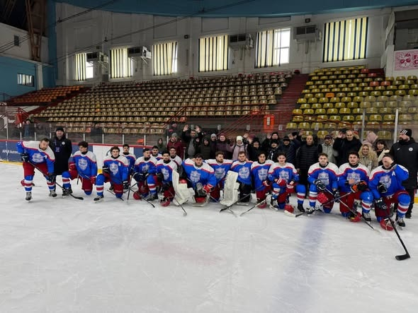 Din sportul gălăţean - Dublă cu 32 de goluri pe patinoarul "Dunărea"