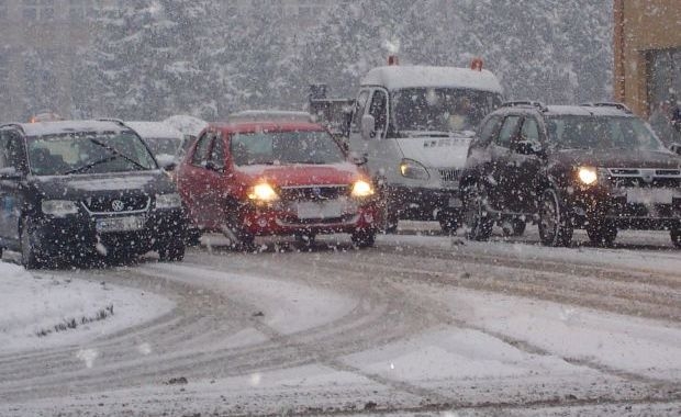 Avertizare de ninsori şi vânt puternic în toată ţara, miercuri şi joi