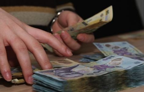 Mică, dar periculoasă! O minoră URMĂRITĂ GENERAL a atacat casieria unei societăţi comerciale