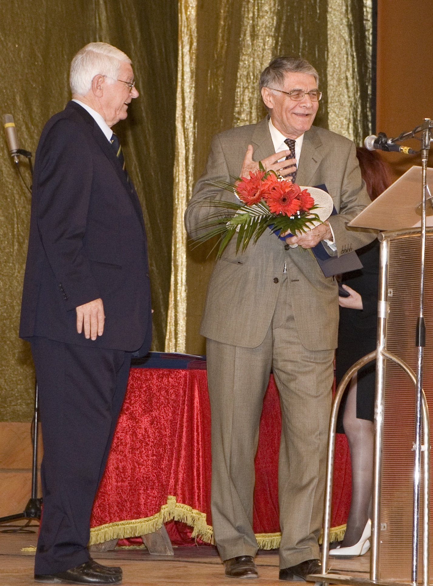 Galaţiul elitelor - 37 de Cetăţeni de Onoare 