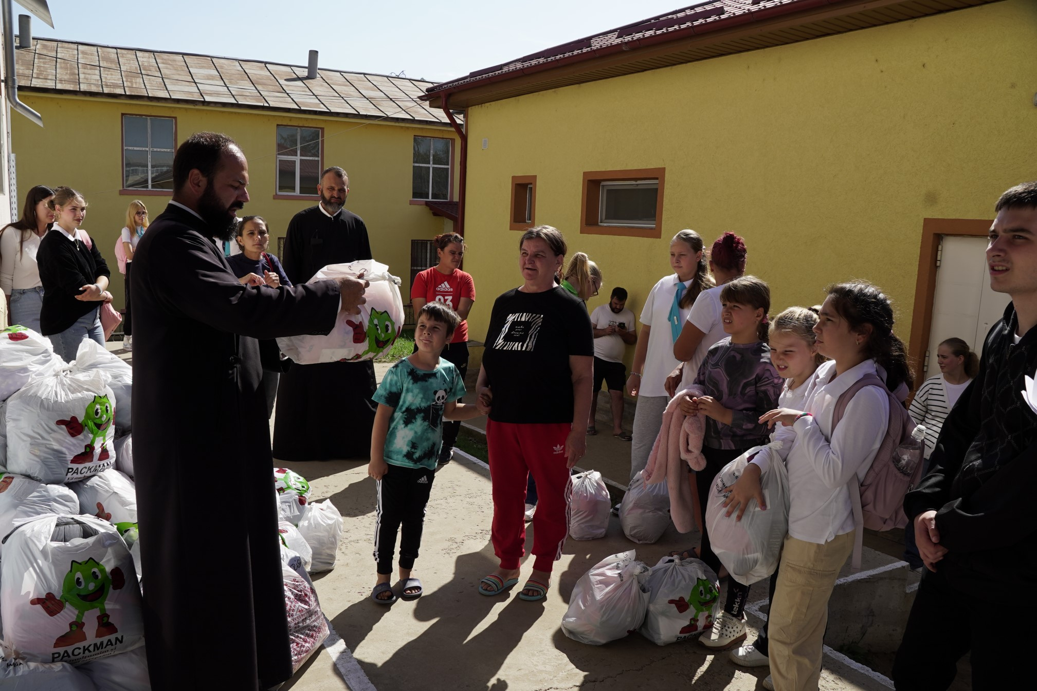 Familiile sinistrate din Pechea, ajutate prin donațiile eparhiale