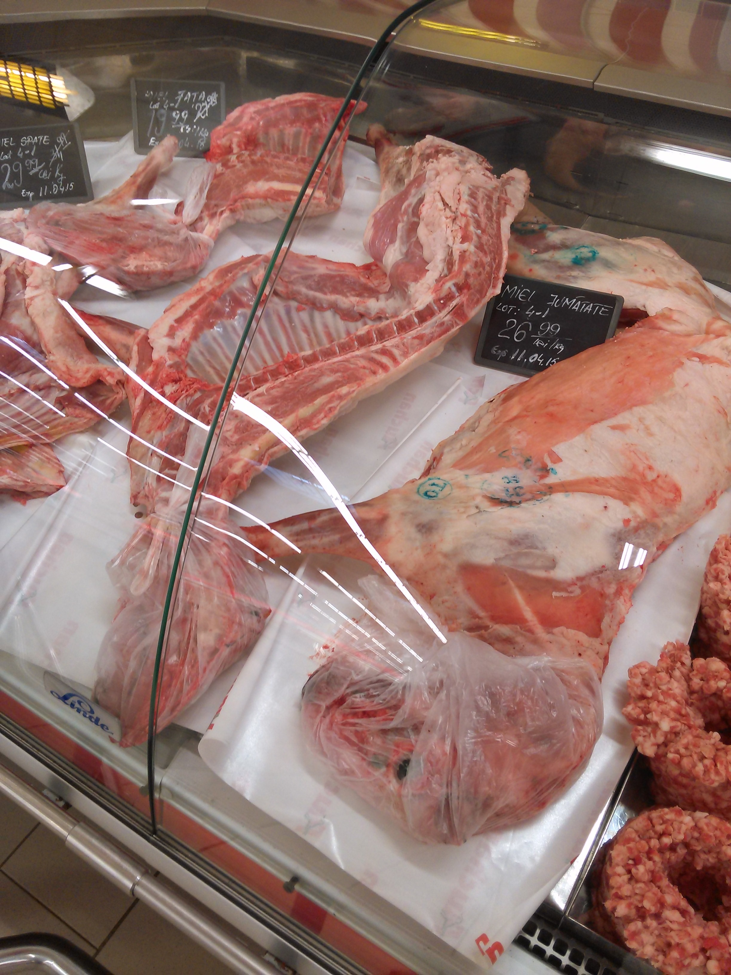 MERCURIAL: Cât îi COSTĂ pe gălăţeni MASA DE PAŞTE (FOTO)