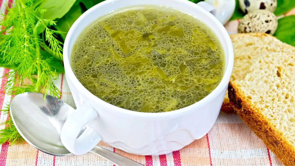 Ciorbă de spanac și urzici, vedeta sezonului de primăvară
