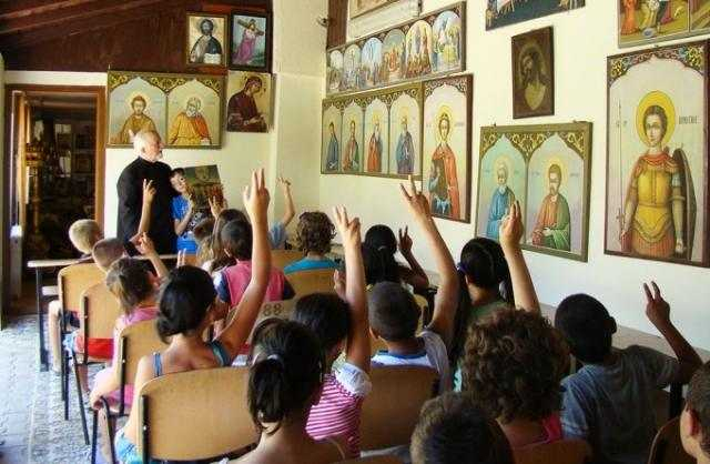 VERNISAJ. Expoziţie de fotografie la Asociaţia Multifucţională Filantropică „Sf. Spiridon”