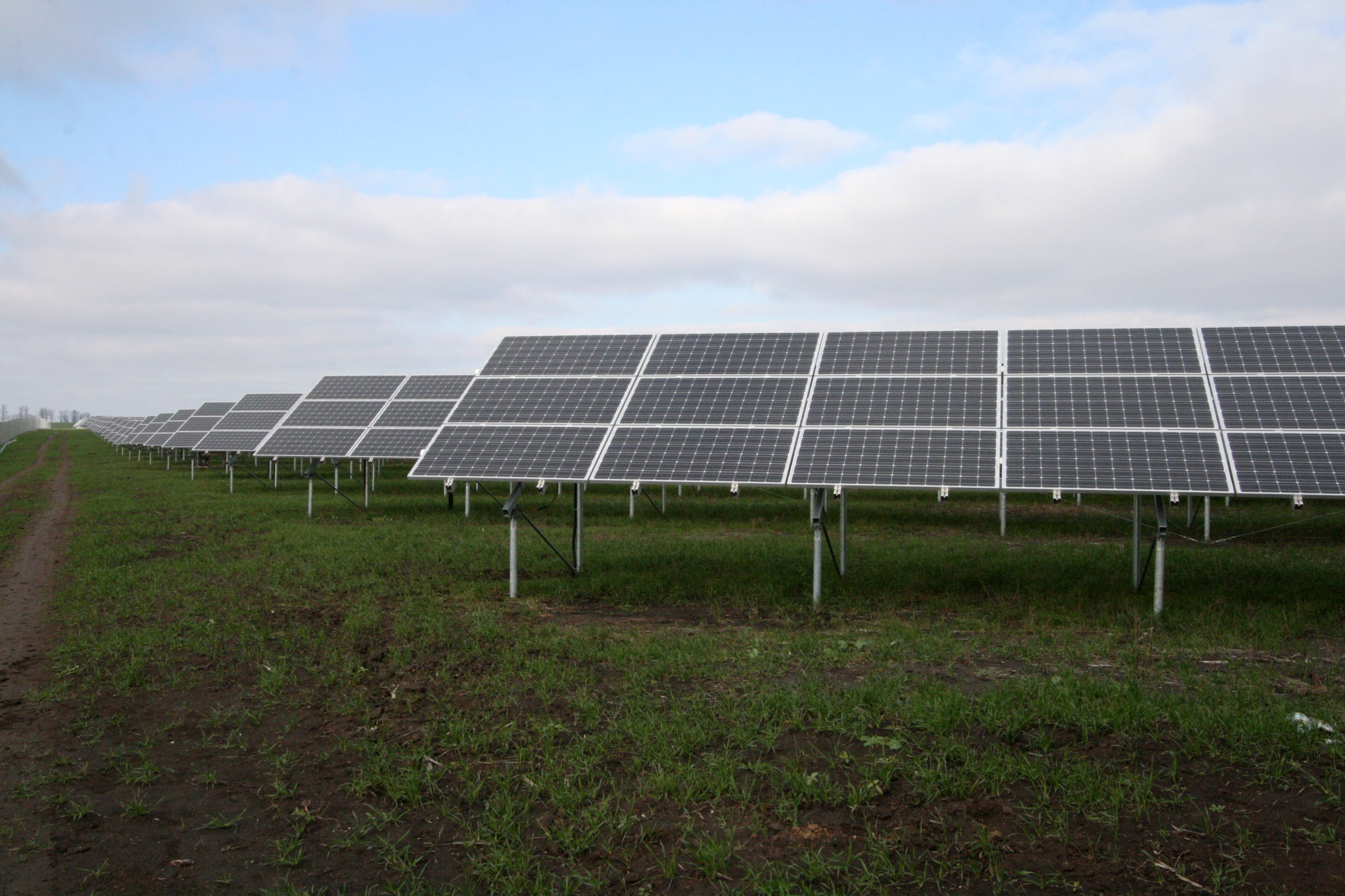 Cine şi câţi BANI face, la Galaţi, din soare şi vânt. Se ÎMBOGĂŢESC producătorii de ENERGIE VERDE?