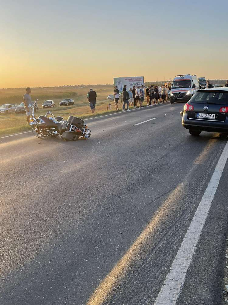 Trei mașini și o motocicletă, implicate într-un carambol pe DN 25