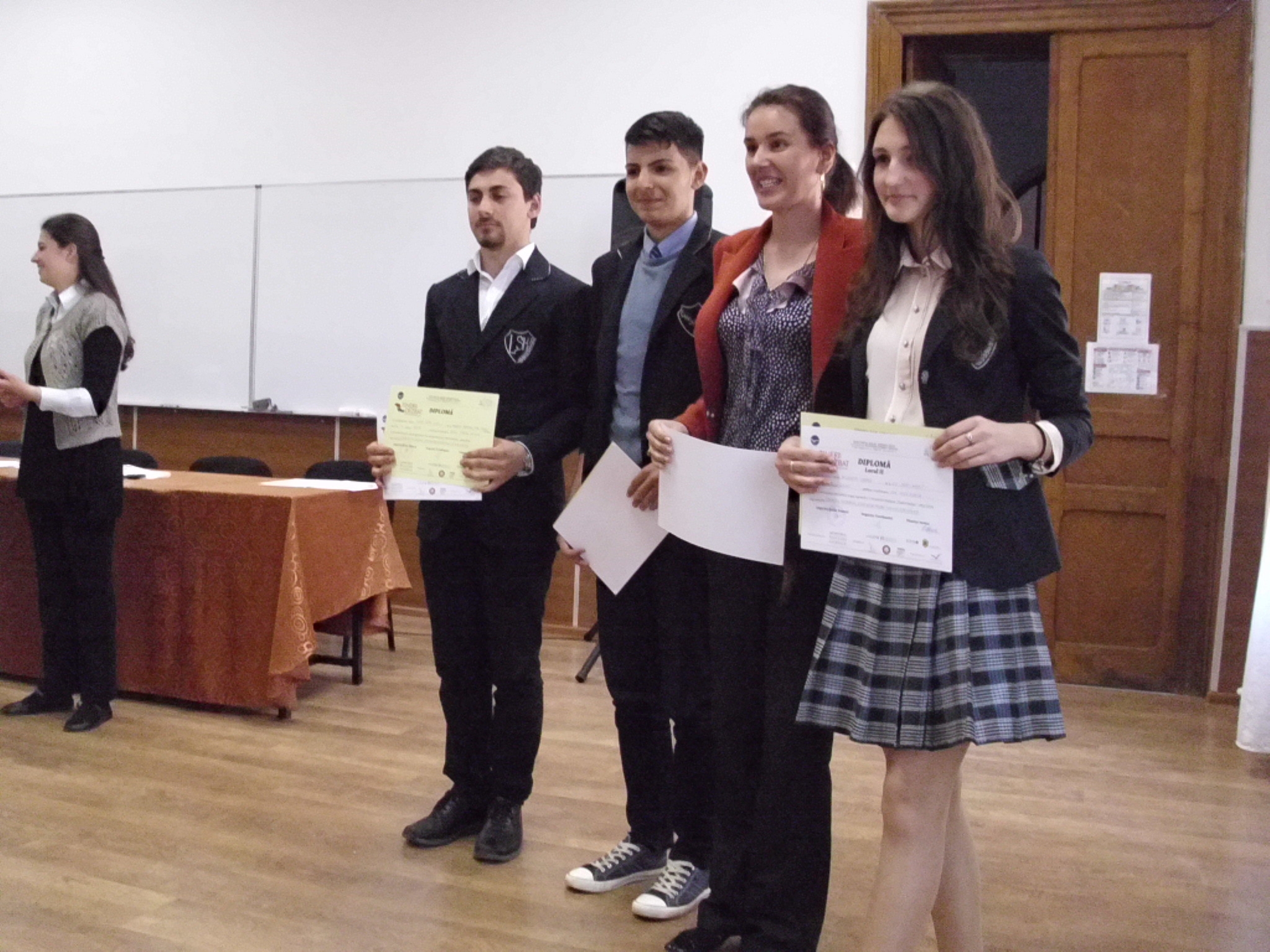 Premiile concursului "Tinerii dezbat": Elevii gălăţeni s-au întrecut în arta oratorică